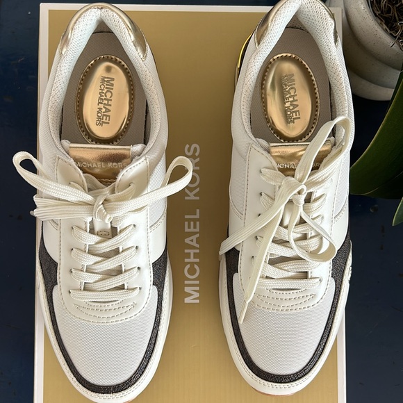 Michael Kors Andi Trainer - Picture 3 of 10